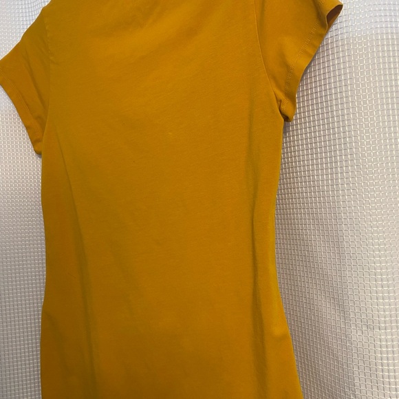 Simons mustard color V neck T shirt - Picture 5 of 5